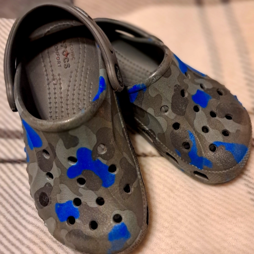 Boys crocs